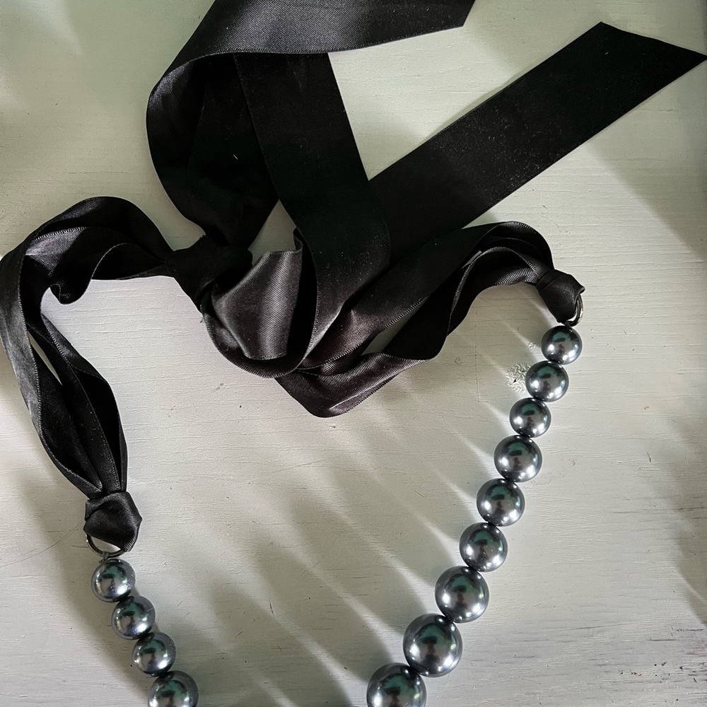 Graphite colored beaded necklace with adjustable ribbon ties - Picture 2 of 3